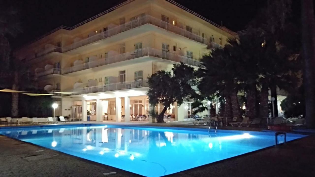 Nireus Hotel Nea Makri Exterior foto
